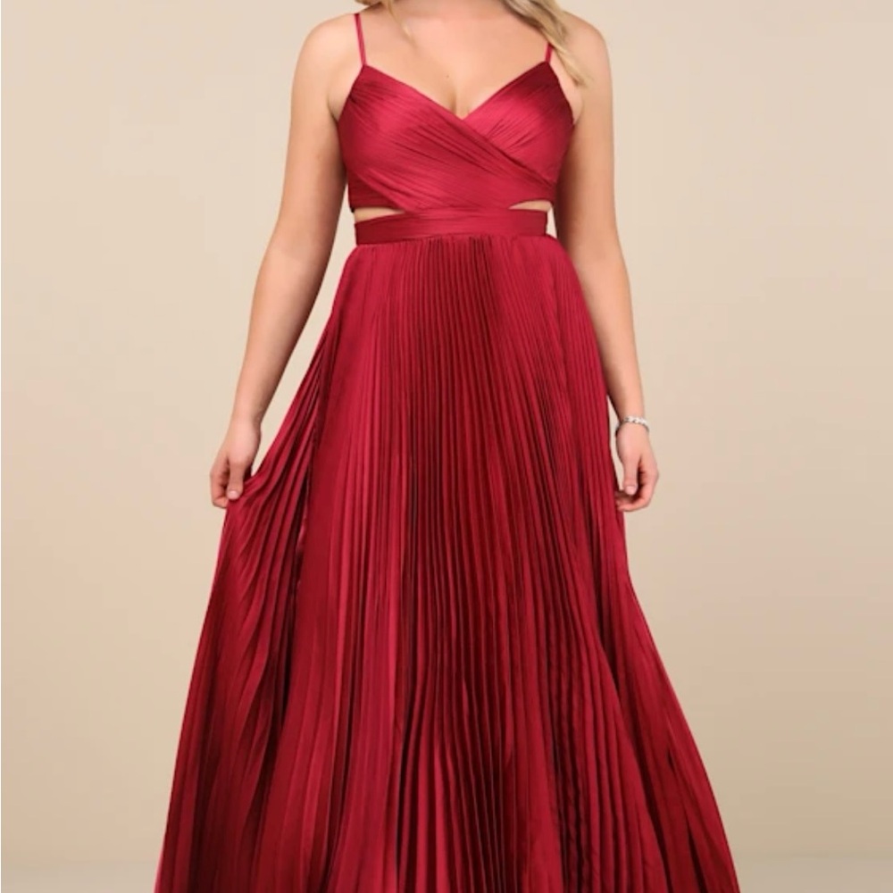 NWT Lulu’s-Pleated Cutout Maxi Dress-Got the Glam-Wine Red - Picture 2 of 8
